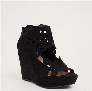 Black Wedges